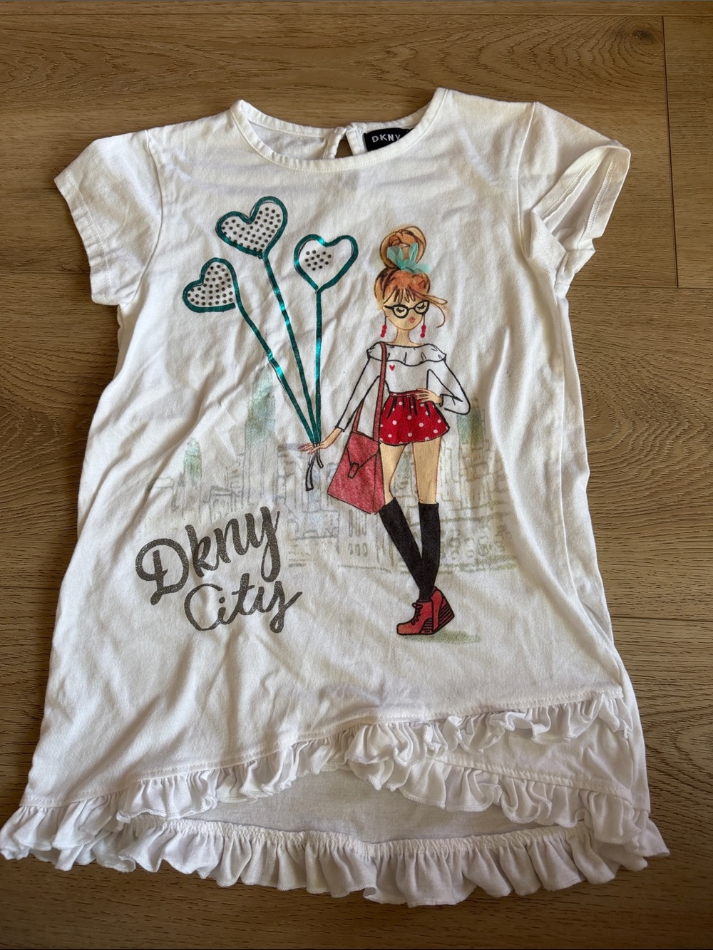 Dkny White Graphic Ruffle-Hem Tee with Heart Balloons size 8